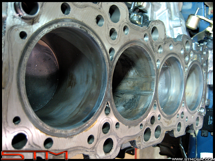 http://www.streettunedmotorsports.com/used/08_carnage/crooked_piston_out.jpg