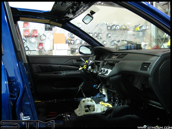 http://www.streettunedmotorsports.com/z/08_tear_down/10_28_08_inside.jpg