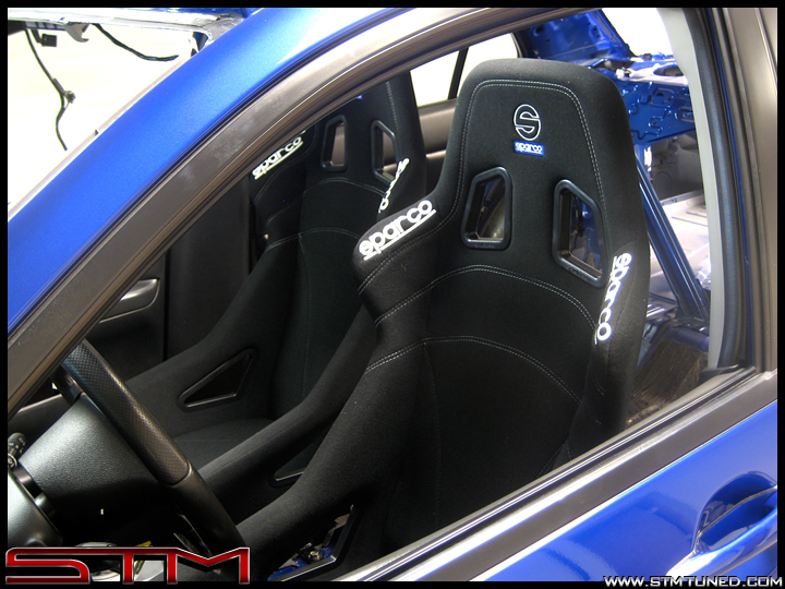 http://www.streettunedmotorsports.com/z/ricer_09/5_17_evo_seats.jpg