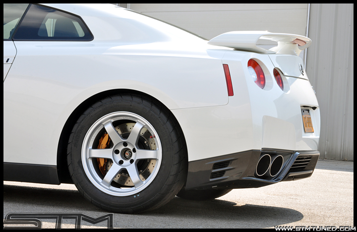 http://www.streettunedmotorsports.com/z/stm_white_gtr/stm_rawr35_5.jpg